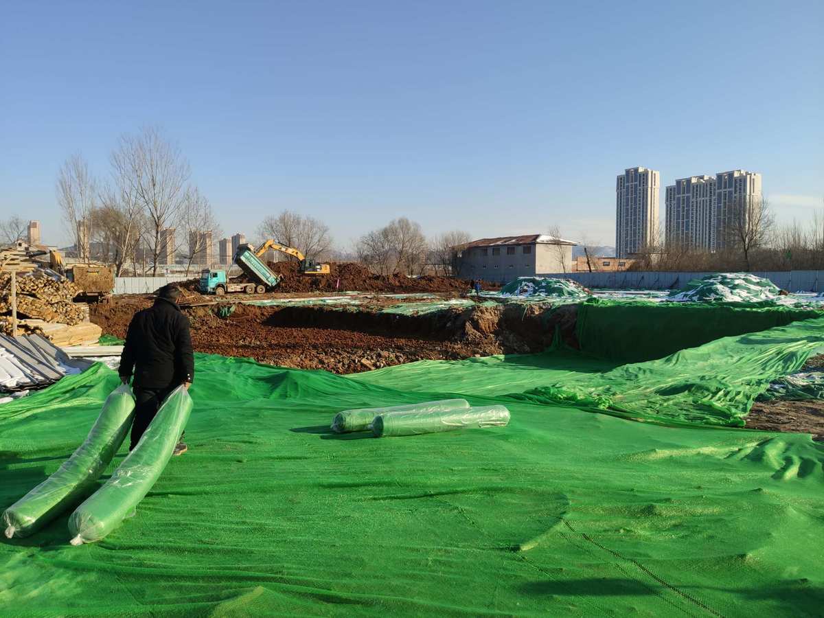 筑牢綠色屏障，守護藍天白云——市住建局全面加強秋季園林綠化在建工程揚塵管控